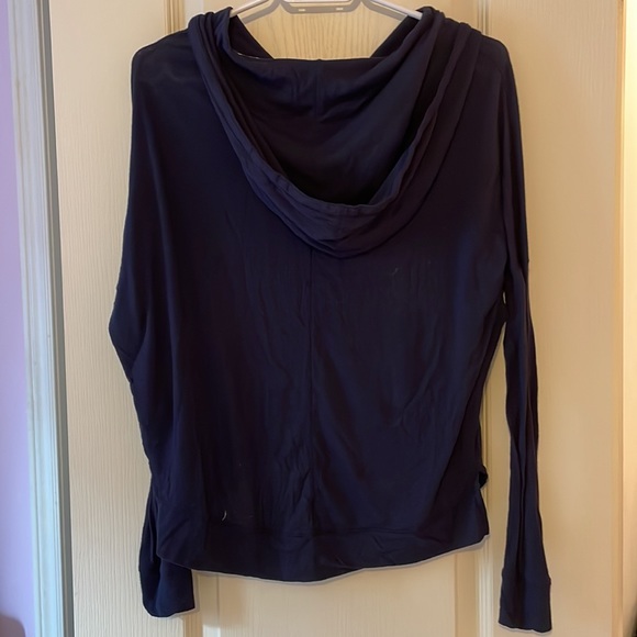 Navy Abercrombie hoodie size XS - Picture 3 of 3